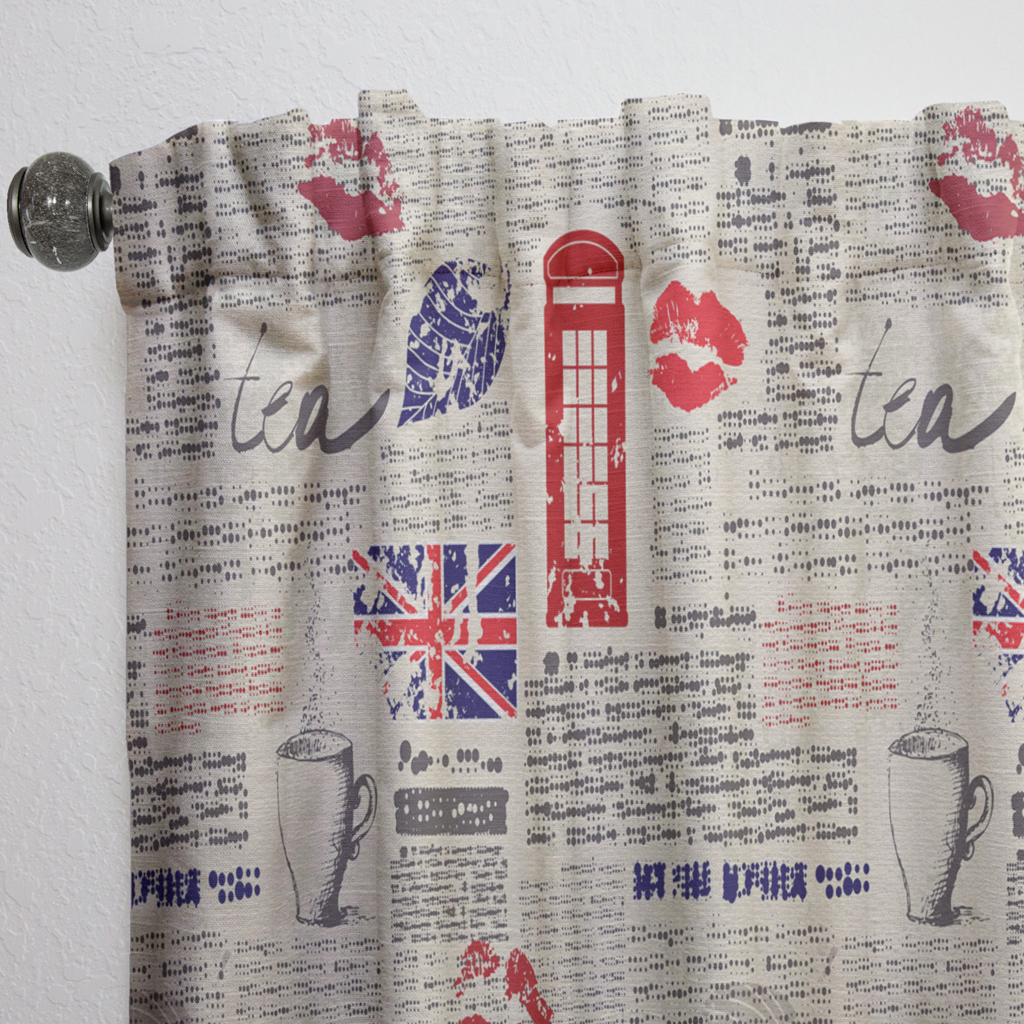 Designart 'Vintage UK London Kiss Print' Modern & Contemporary Curtain Panel