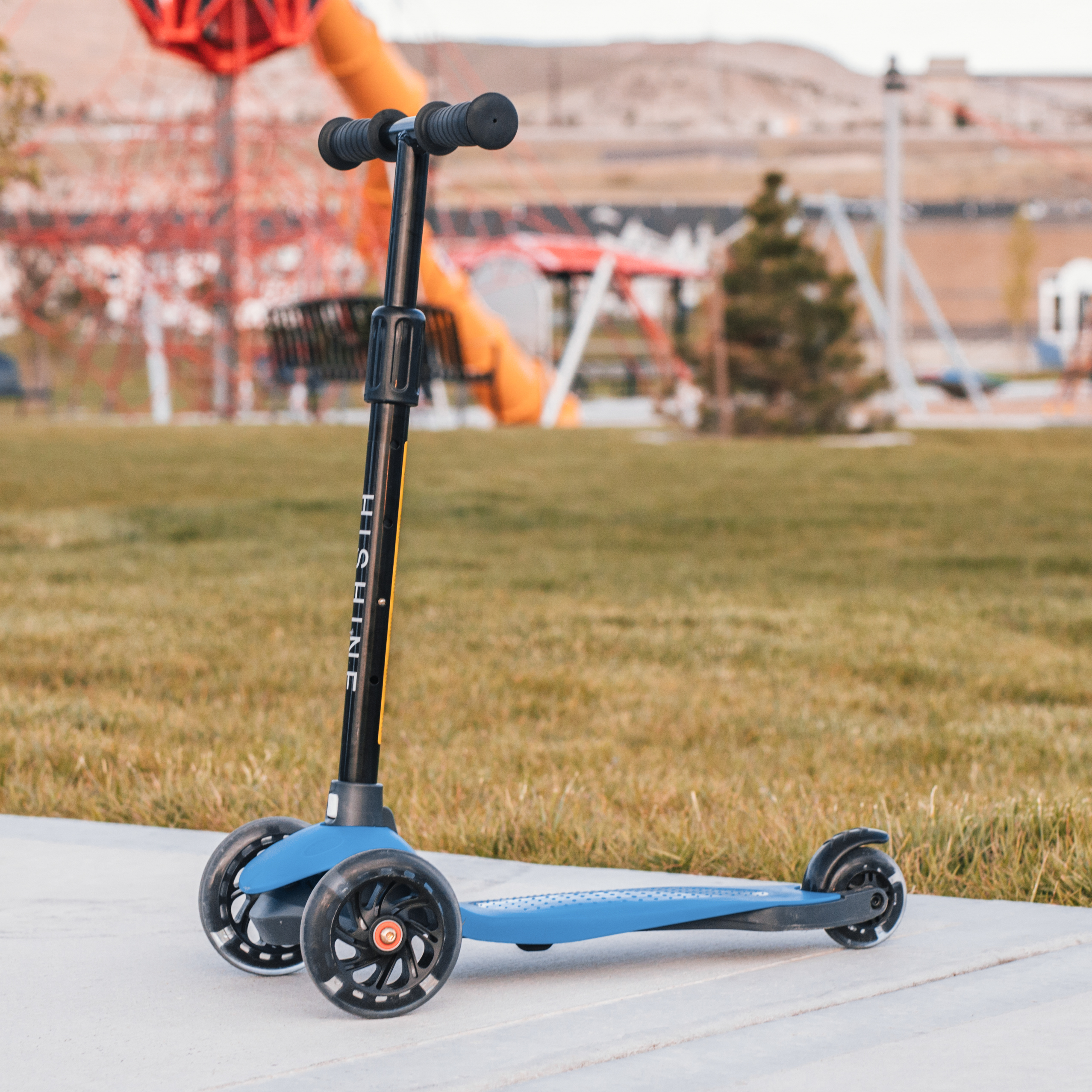 Hishine 3-Wheel Kick Scooter with Light-Up Wheels for Kids photo 5