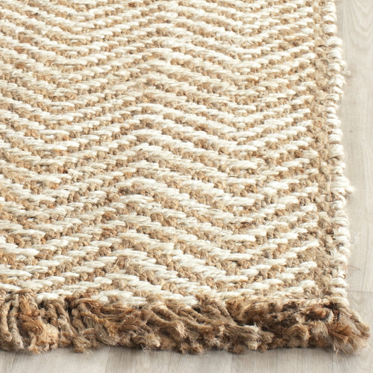 SAFAVIEH Natural Fiber Gillian Chevron Jute Area Rug, Bleach/Natural, 6' x 9'