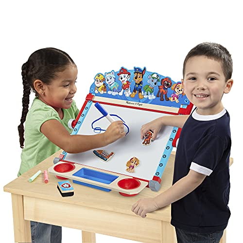 Melissa & Doug Pat' Patrouille Chevalet Central Artistique de Table en Bois à Double Face (33 Pcs)