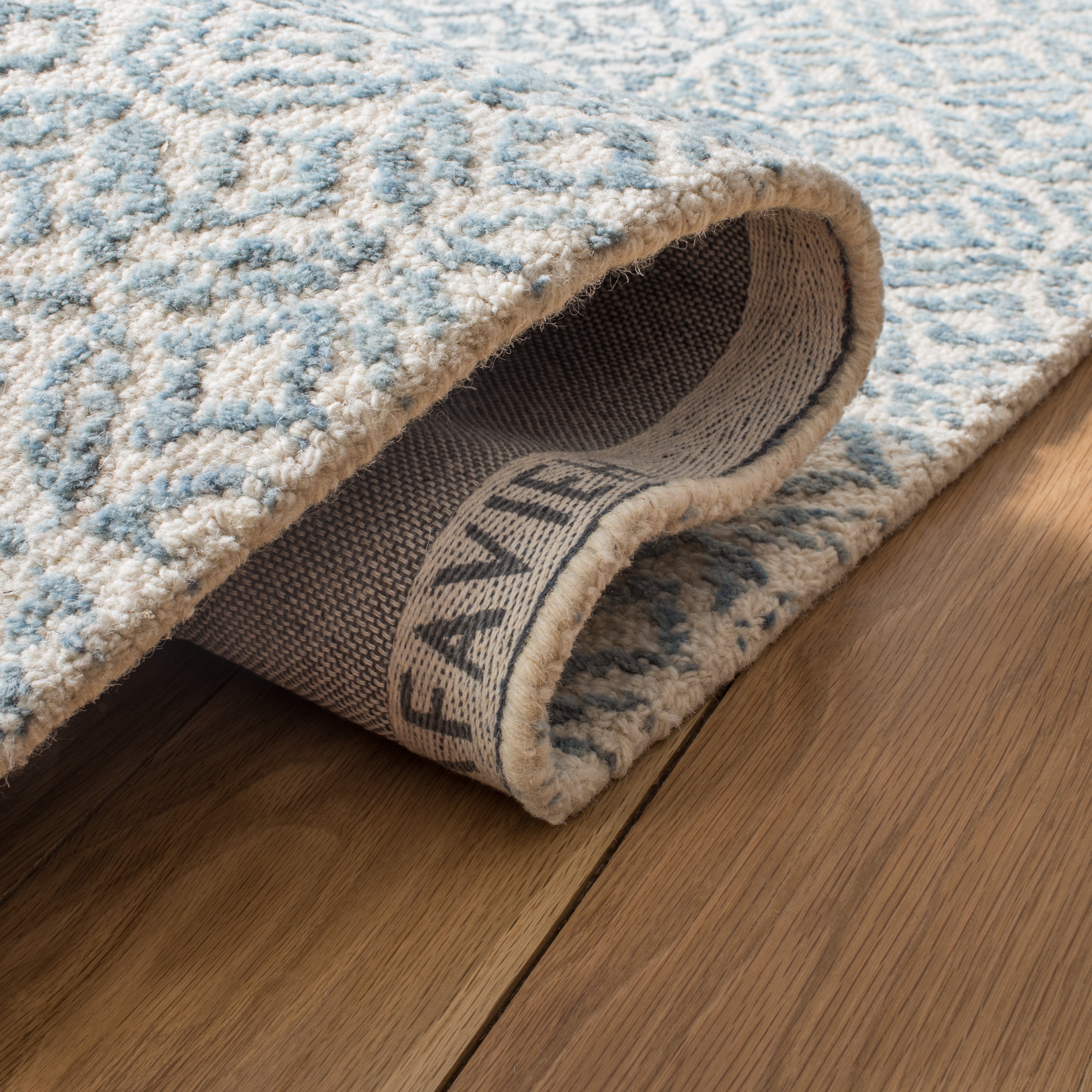 SAFAVIEH Abstract Annandale Geometric Runner Rug, Blue/Ivory, 2'3" x 6'