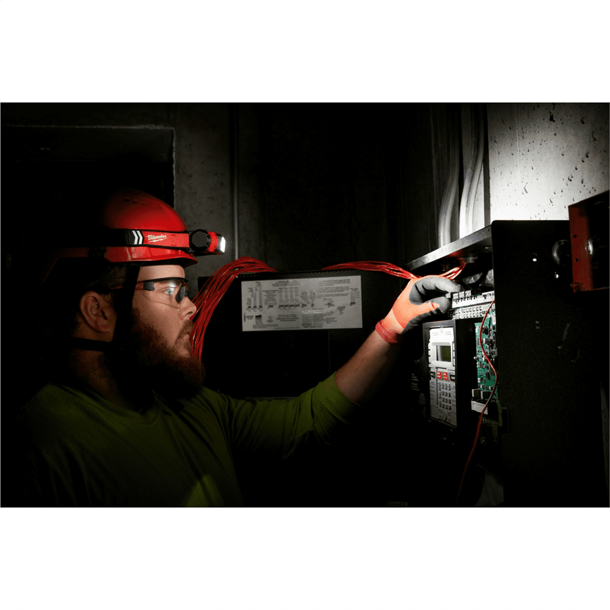 Milwaukee 2163-21 600 Lumens LED USB Hard Hat Headlamp Kit