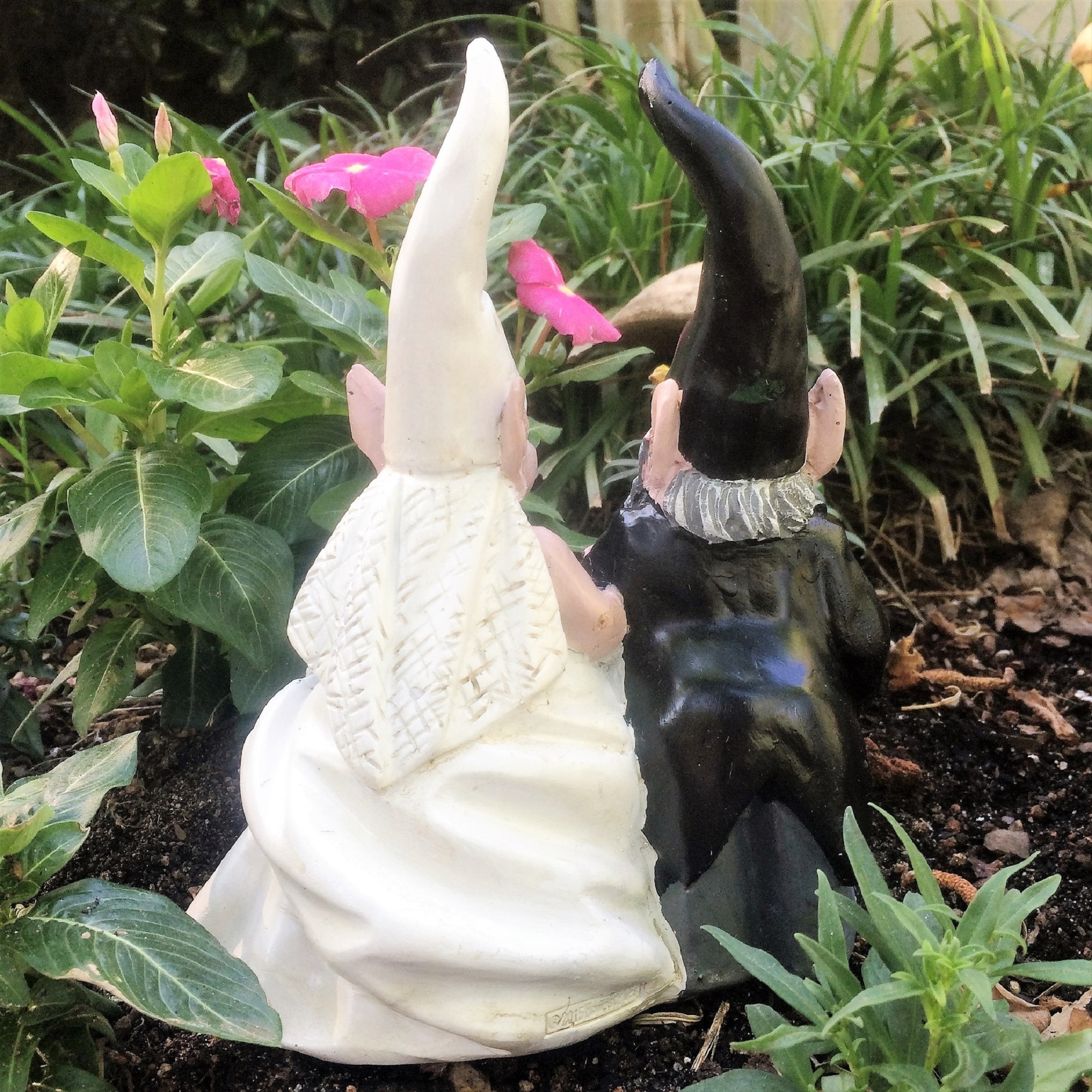 Homestyles Bride & Groom Wedding Gnome Married Couple Home & Garden Collectible Statue 8"H