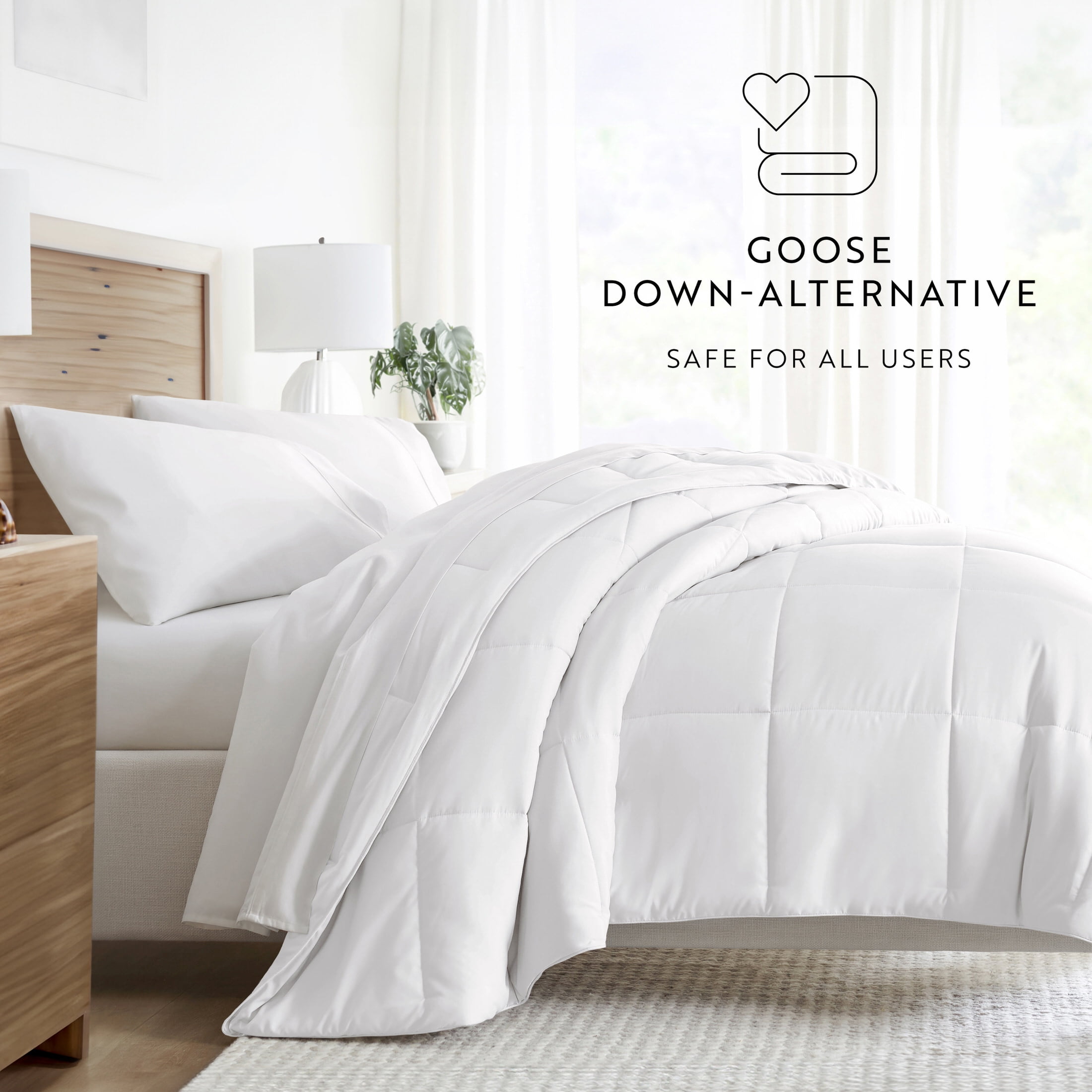 Noble Linens White All Season Lightweight Down-Alternative Solid Comforter, Full/Queen