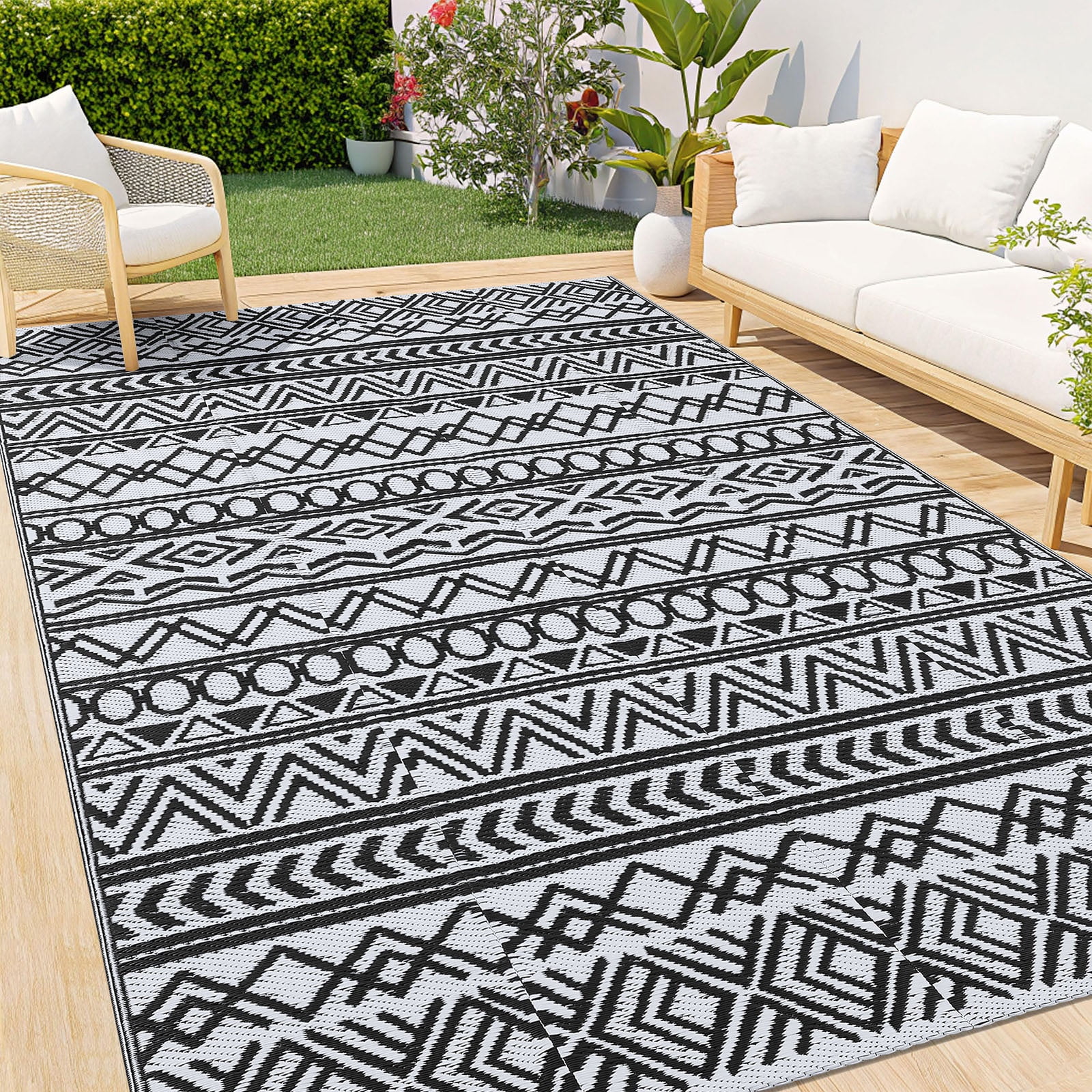 Smiry Outdoor Rugs 5x8, Waterproof Plastic Straw Geometric Indoor Outdoor Mat for Patio, RV Camping, Deck,Porch, Black and White