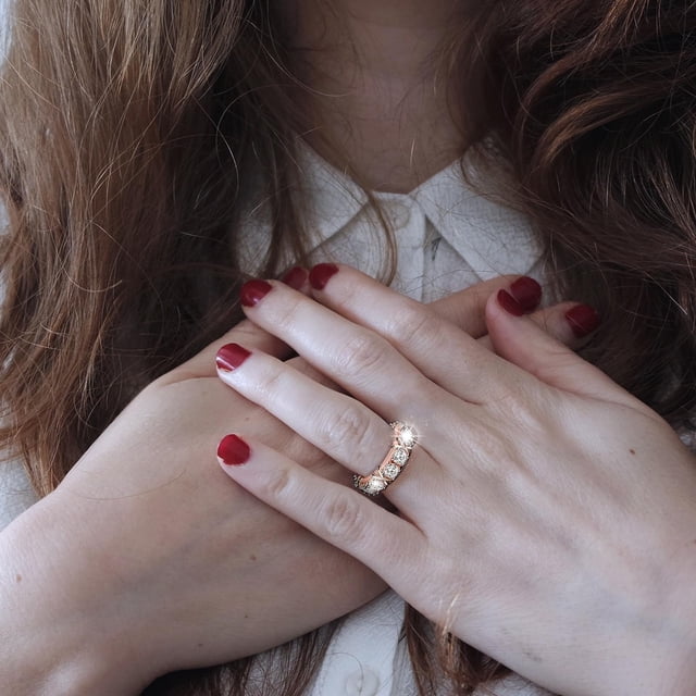Fiudx Anillo de Cobre, Anillo de Circonita de Moda, Anillo de Cobre Chapado Hipoalergénico, para Fiestas y Banquetes, Joyería de Moda para Mujer, Diseño Artesanal de Precisión.
