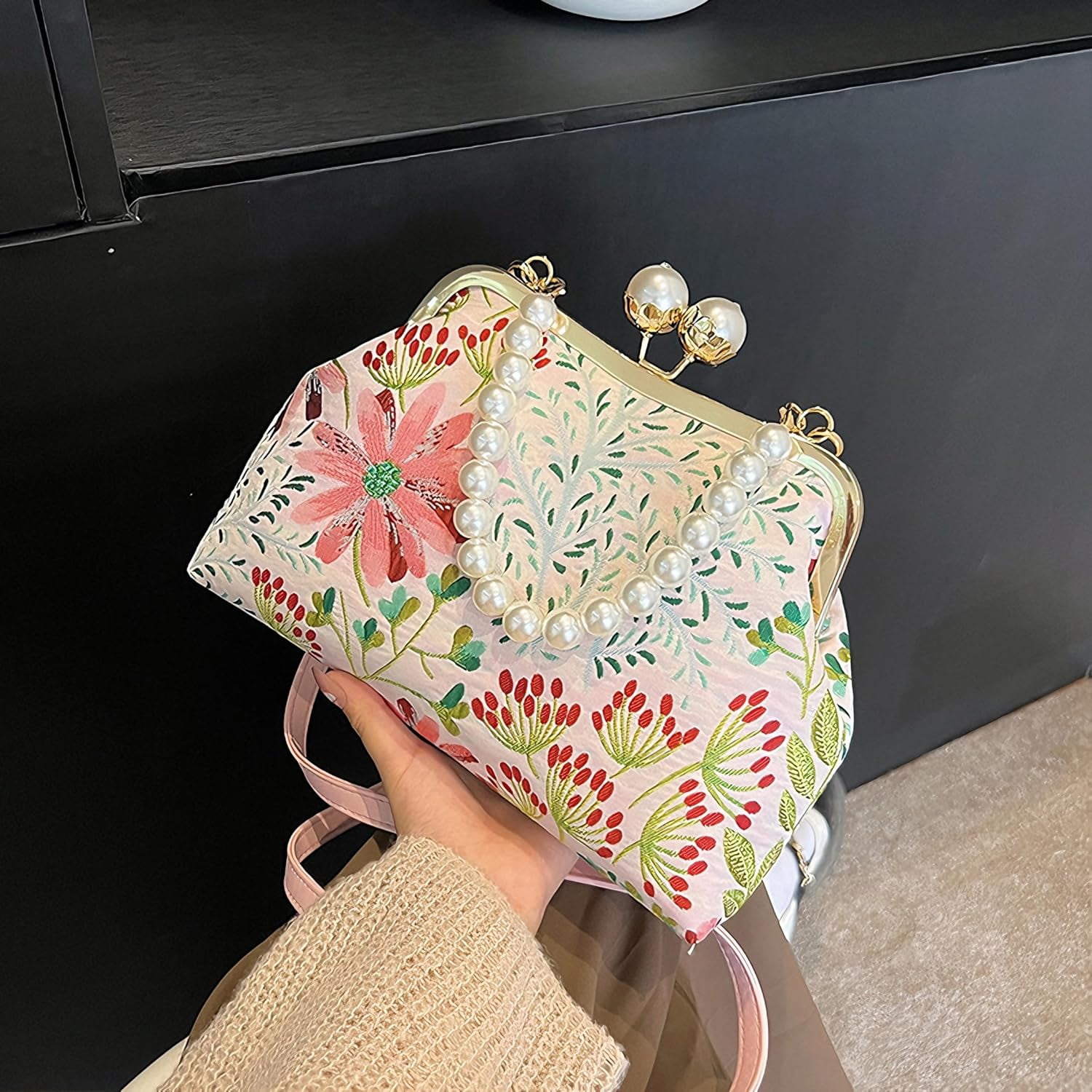 Women Vintage Floral Embroidered Top Handle Handbag Kiss Lock Elegant Clutch Purse Small Pearl Crossbody Bag