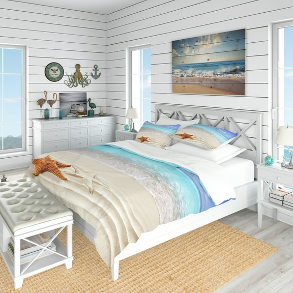 Designart 'Brown Starfish on Caribbean Beach' Beach Duvet Cover Set