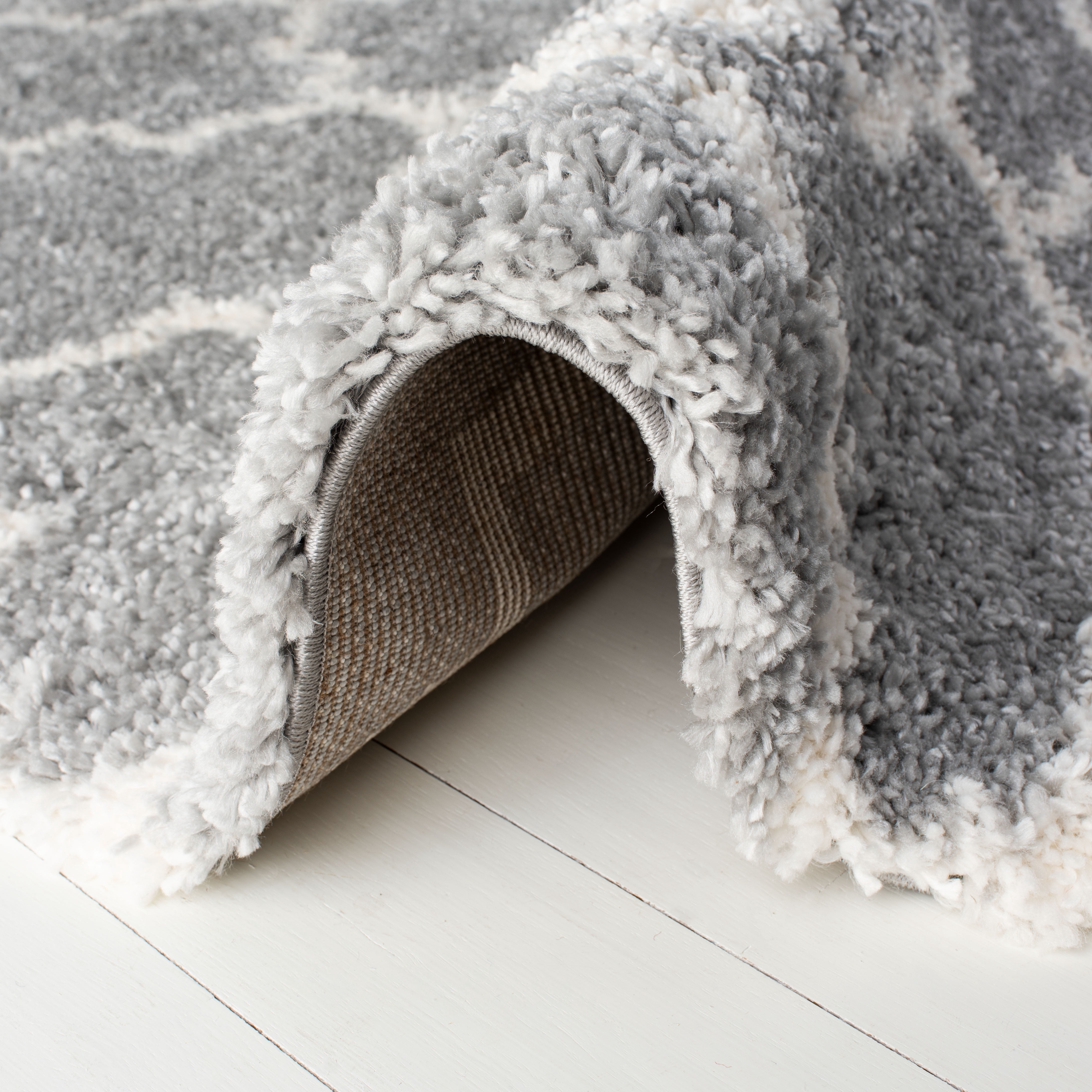 SAFAVIEH Fontana Hilda Geometric Plush Shag Area Rug, Grey/Cream, 6'7" x 6'7" Square