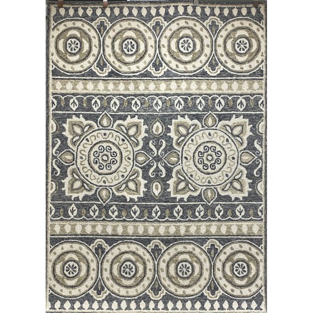 homeroots home decor 396037 5’ x 7’ Gray and Beige Boho Chic Area Rug