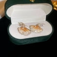 thumbnail image 1 of Pendientes de flor de mariposa de cristal azul degradado con aguja plateada, pendientes de verano pequeños y frescos con temperamento, pendientes dulces de moda, 1 of 6