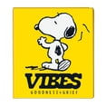 thumbnail image 1 of Carpeta Snoopy VIBES de vinil color amarillo, 1 of 4