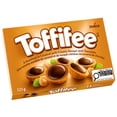 thumbnail image 1 of Noisette Toffifee enrobée de caramel et de nougat crémeux recouverte de chocolat, 1 of 8
