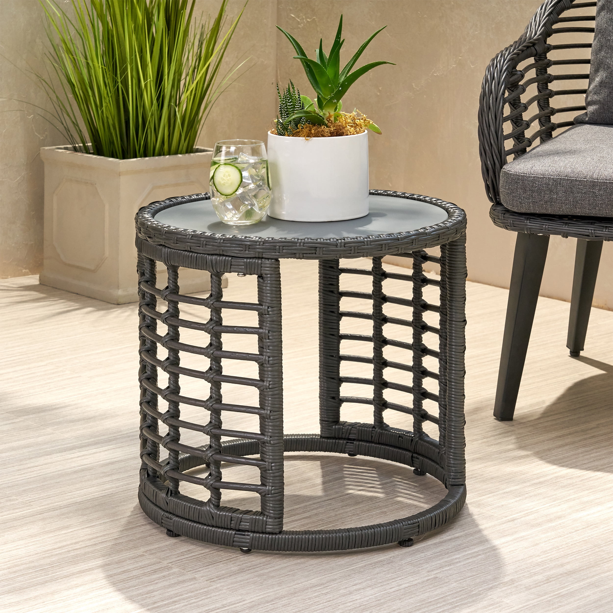 Euroco Modern Boho Round Side Table with Tempered Glass Top, Handwoven PE Rattan and Steel Frame, Indoor Accent Table