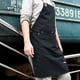 thumbnail image 4 of Delantal para hombre, delantal ajustable con bolsillo, delantal de cocina para mujer, Chef, espalda cruzada, 4 of 5