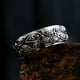 thumbnail image 4 of Anillo giratorio de acero inoxidable Anillo de acero de titanio con diseño retro de ojo de diablo europeo y americano para hombre, 4 of 5