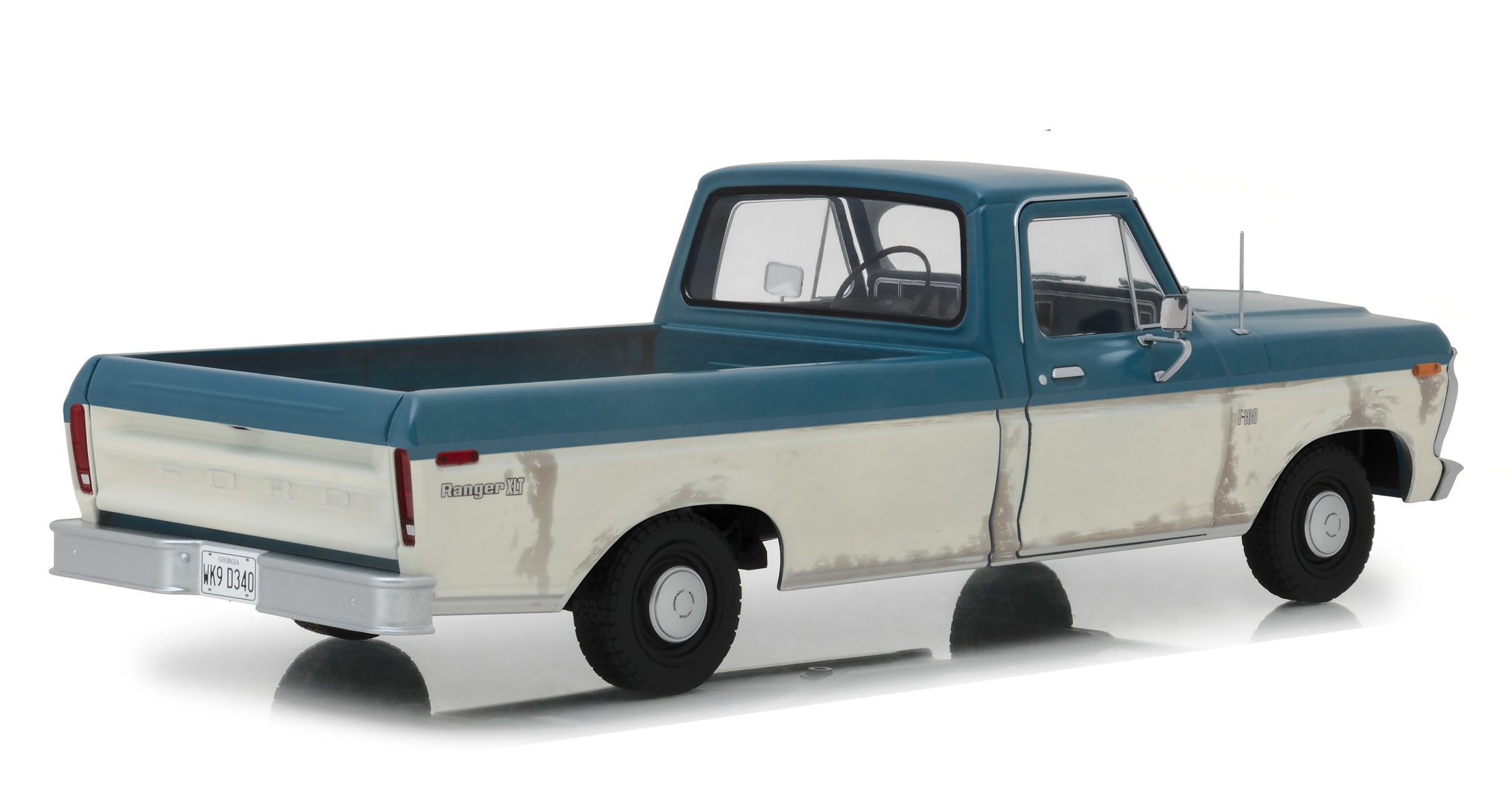 洋書 FORD TRUCKS SINCE1905 sddefault.jpg