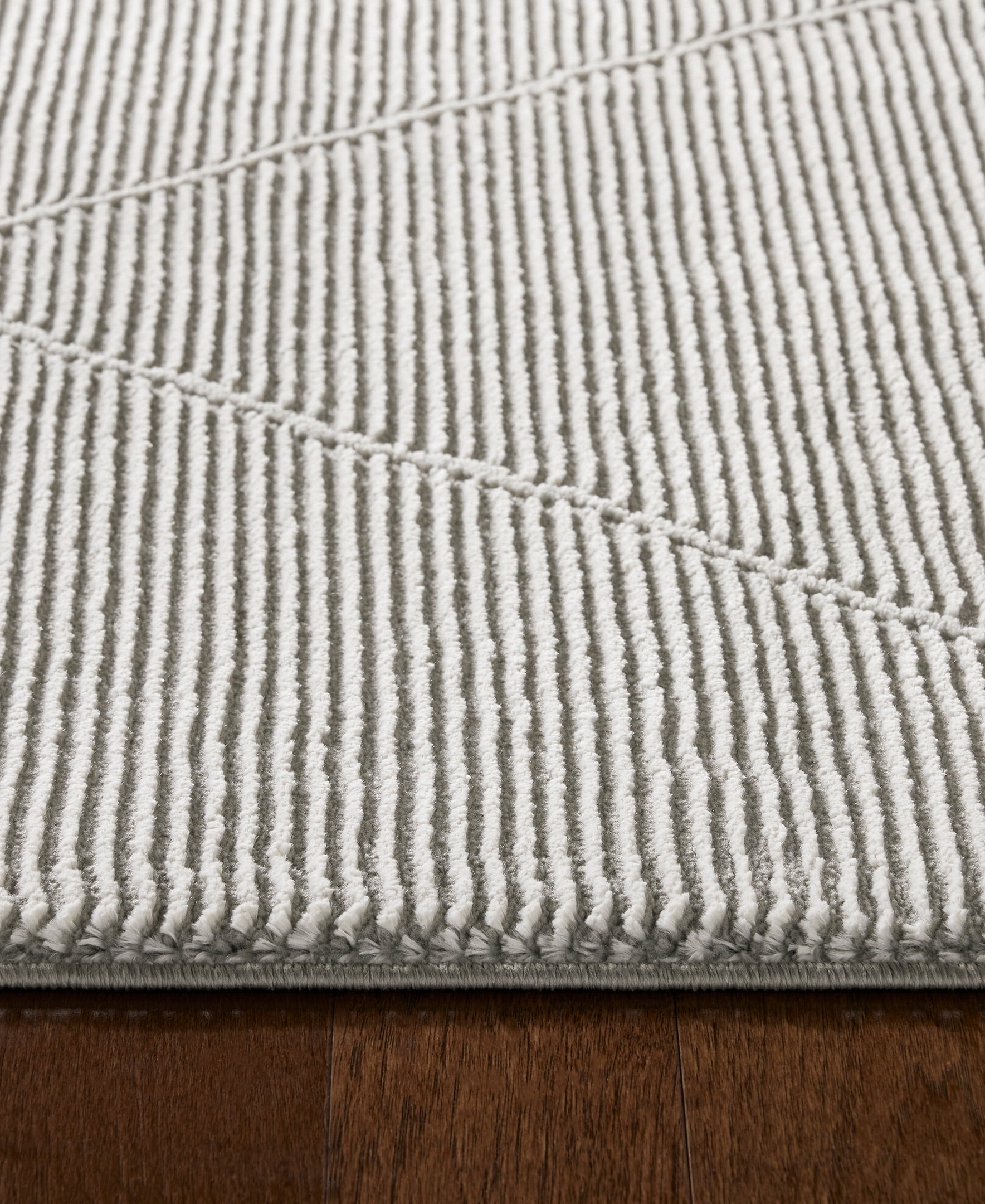 TOWN & COUNTRY LUXE Tretta Contemporary Diamonds Area Rug with Plush High-Low Texture, Grey, 5'2"x7'2"