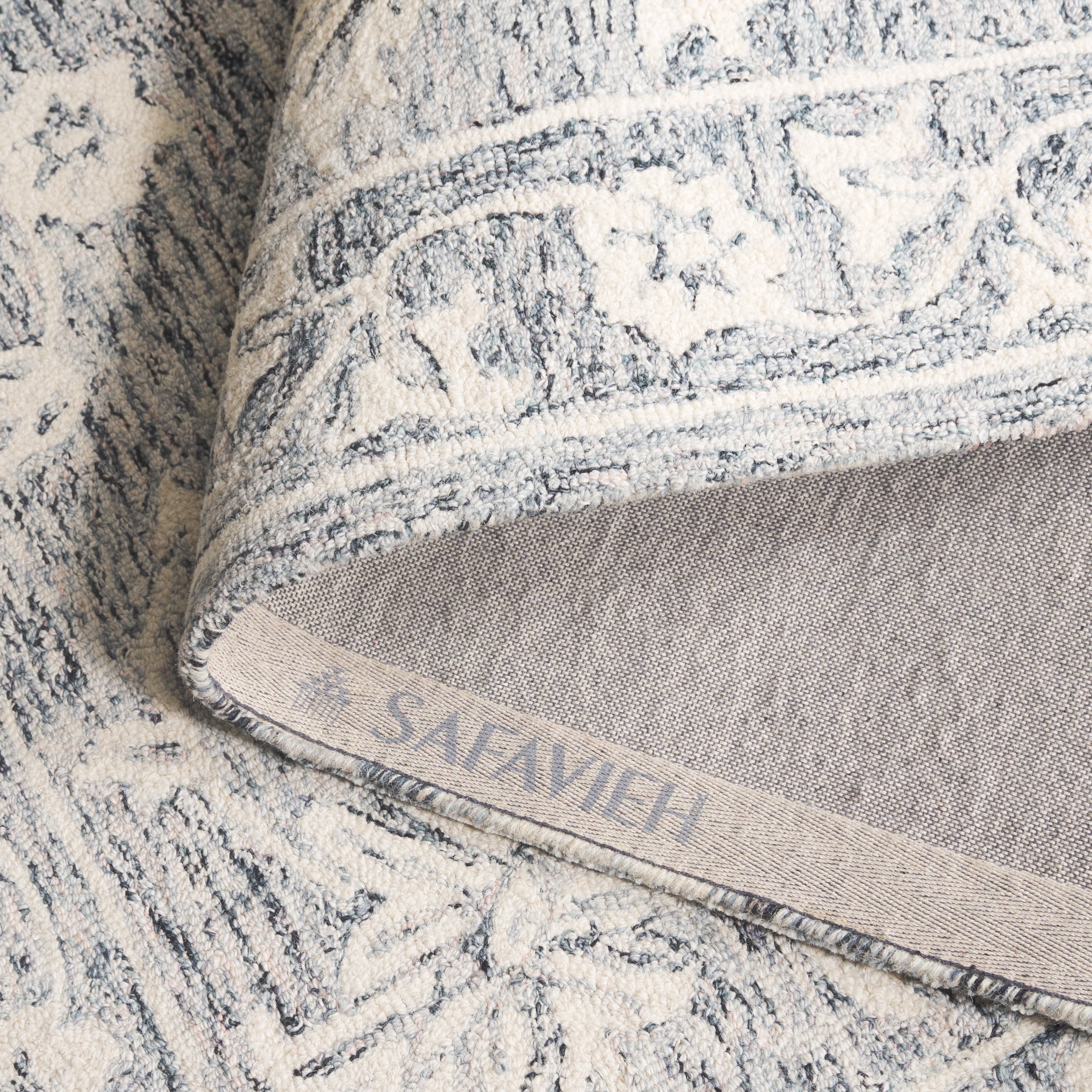 SAFAVIEH Capri Serenity Floral Wool Area Rug, Blue/Ivory, 7' x 7' Round
