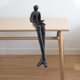 thumbnail image 5 of Estatuilla moderna estatua de resina escultura de arte coleccionable para el escritorio del hogar decoración para sala de estar adornos de Negro Sunnimix Estatuilla Escultura, 5 of 7