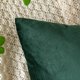 thumbnail image 2 of Fundas de almohada navideñas de terciopelo EMEMA, paquete de 2 unidades, 51 x 51 cm, color verde oscuro, 2 of 6