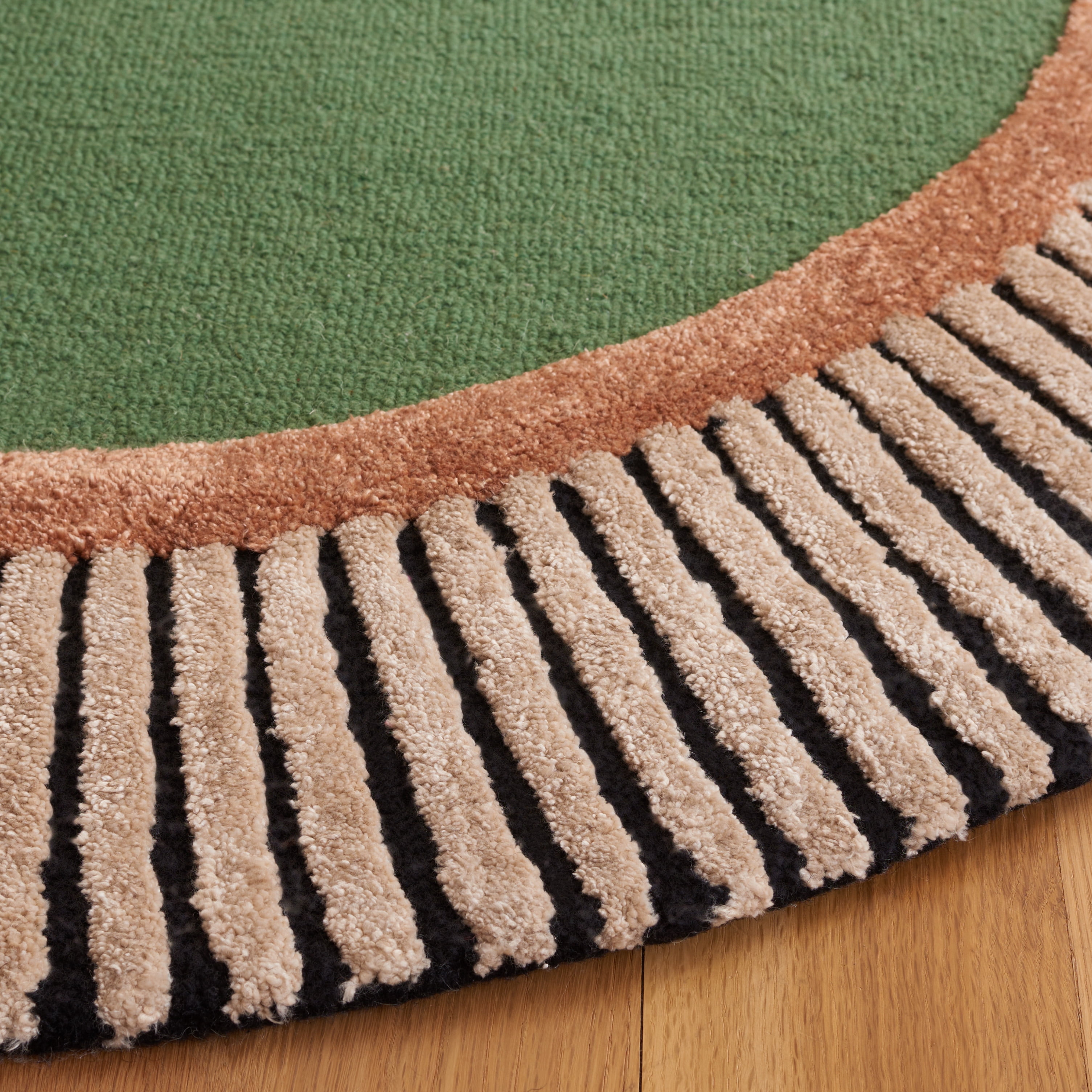 SAFAVIEH Fifth Avenue Clotilda Bordered Area Rug, Green/Black, 5' x 8' Oval