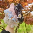 thumbnail image 4 of Resistente diadema de flores bordadas con encaje de margarita, ideal para peinados deportivos y casuales, color rosa suave, diseño elástico y duradero., 4 of 7
