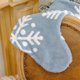 thumbnail image 4 of Falda de árbol de Navidad con patrón de nieve de terciopelo azul para decoración de fiesta de Puntoco con las mismas medias navideñas Puntoco Puntoco-2444, 4 of 5