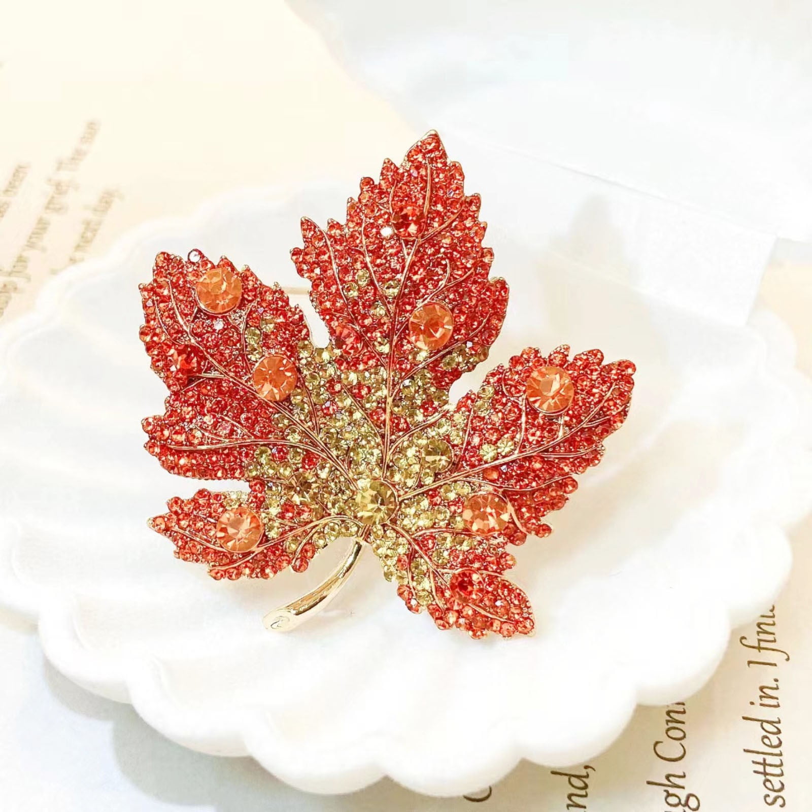 Brooches for Women Diamond Encrusted Maple Leaf Brooch High Grade