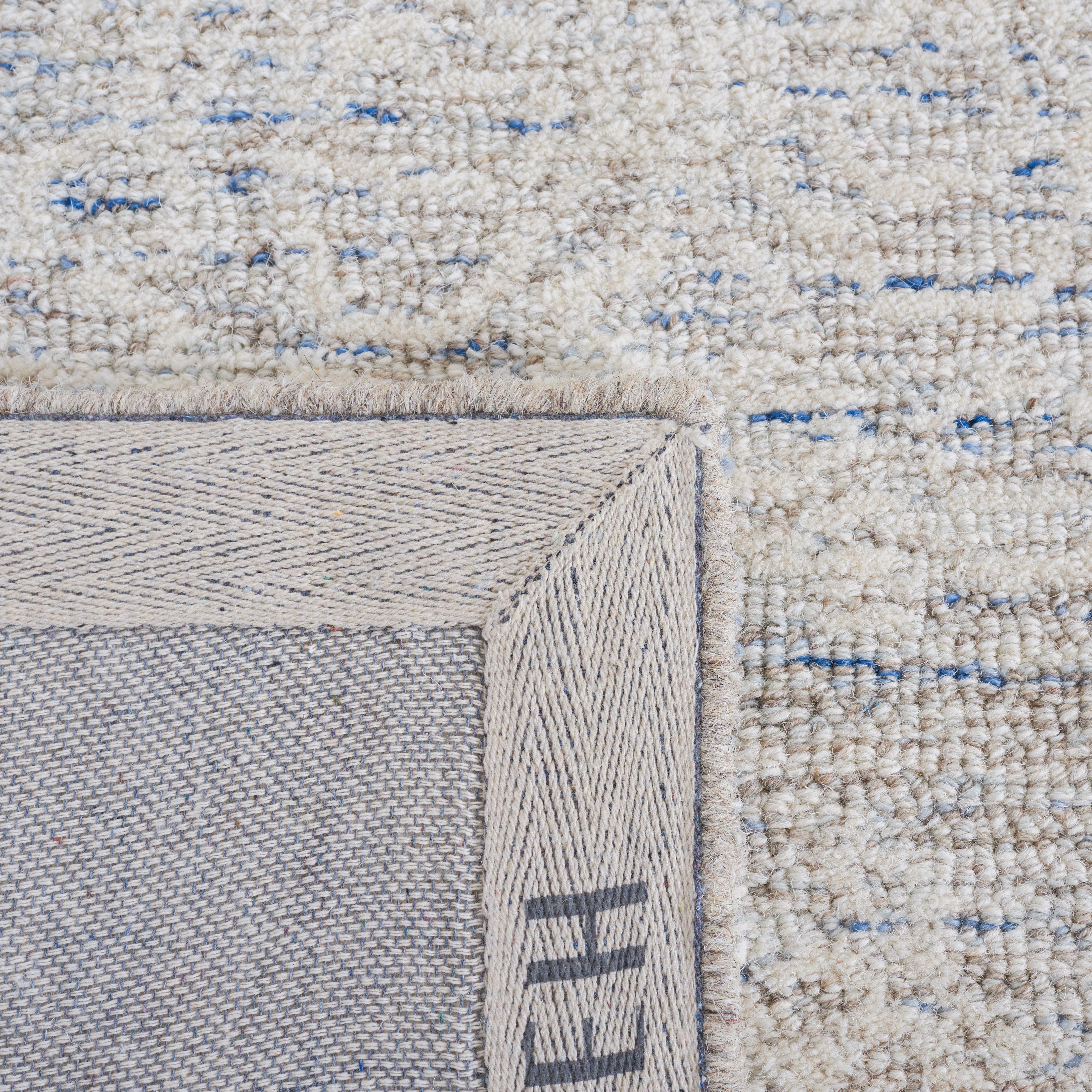 SAFAVIEH Metro Alaois Medallion Runner Rug, Light Blue/Ivory, 2'3" x 8'