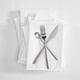 thumbnail image 2 of Laura Ashley Harper Servilletas de tela lujosamente suaves para cenas formales o informales, banquetes, bodas o fiestas, juego de 6 servilletas, color blanco, 2 of 4