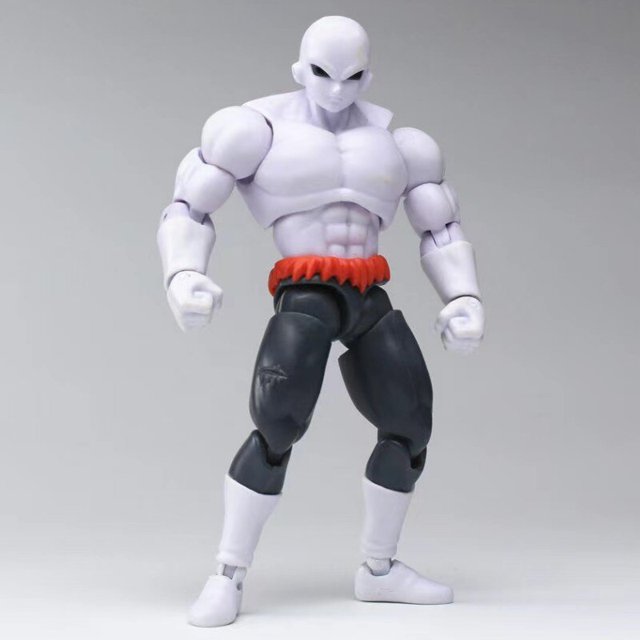 bandai dragon ball super jiren figura de acción juguete coleccionable regalo de cumpleaños en stockzhangyuxiang Vista frontal centrada de figura articulada Jiren 1/12 con torso musculoso blanco, pantalones negros, cinturón rojo y botas blancas; PVC, sin caja, fondo gris neutro, articulaciones móviles visibles, ideal para exhibir en escritorio o colección.