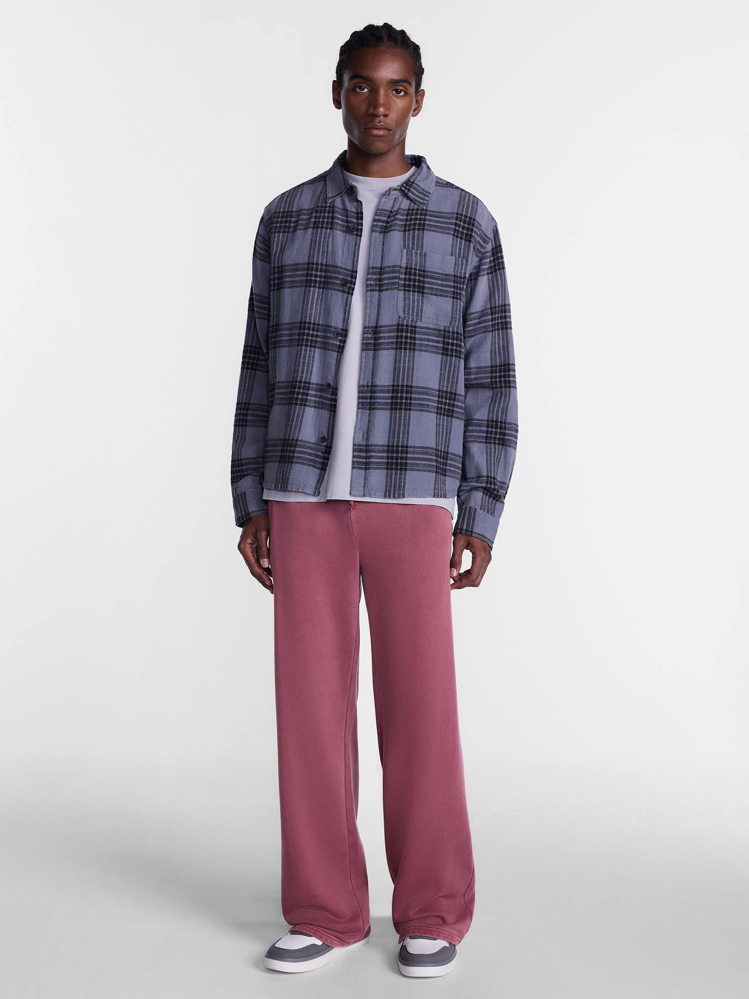 No Boundaries Men's Fleece Open Hem Pants photo 2