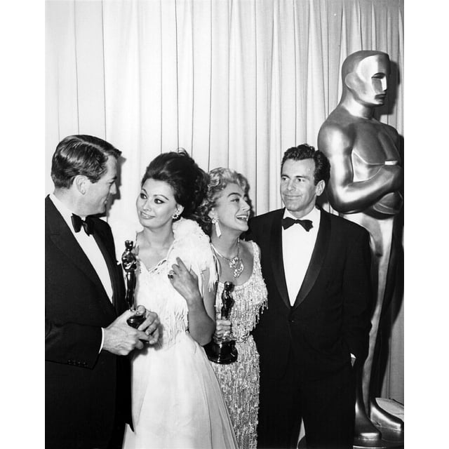 Gregory Peck Sophia Loren Joan Crawford Fernando Lamas 1963 Oscars ...