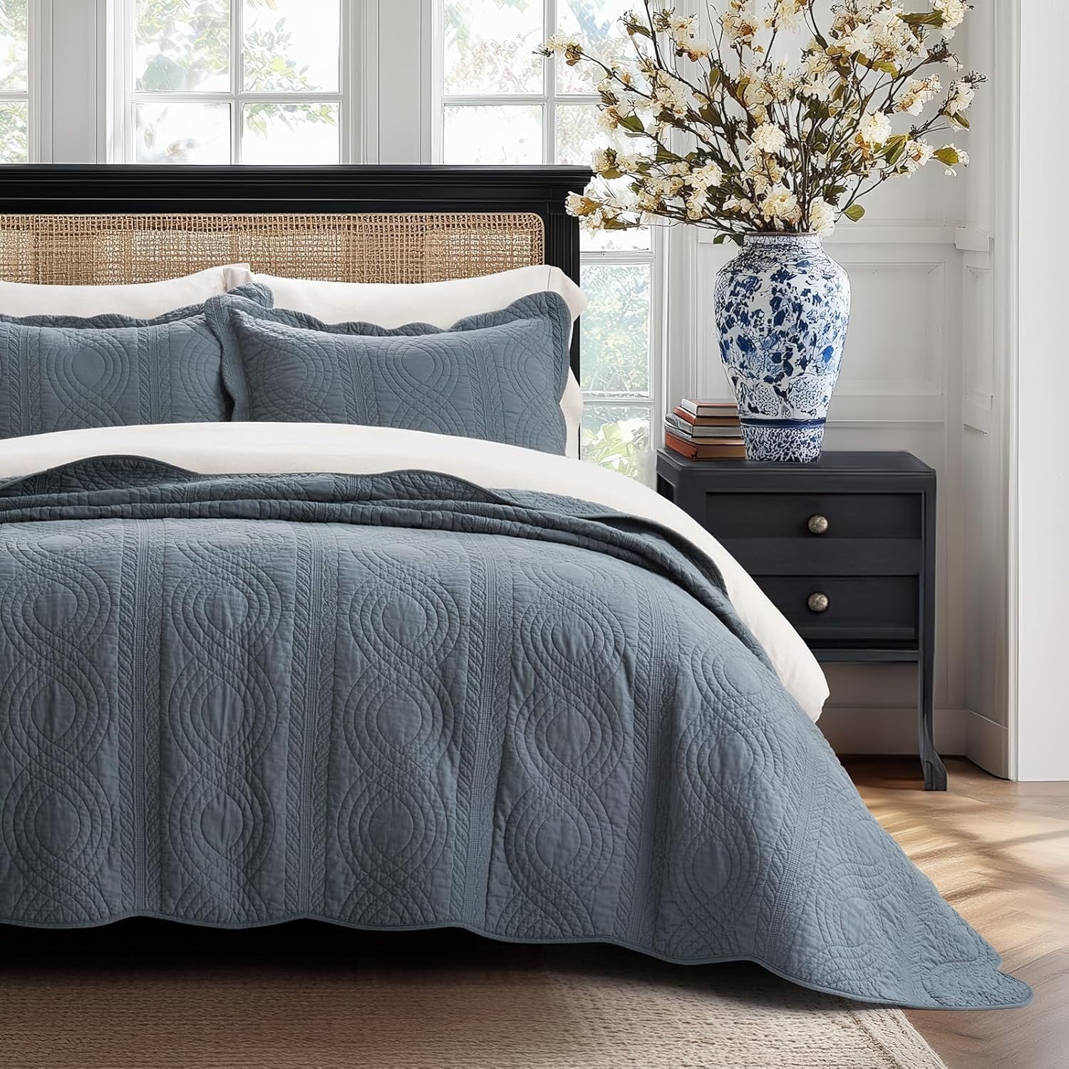 EVERGRACE 100% Cotton Scallop Quilt Set, King Size 3 Piece Set – Lightweight Bedspread with 2 Shams, Soft Prewashed Matelasse Coverlet for Cozy and Elegant Bedding, Stormy Blue