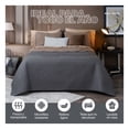 thumbnail image 4 of Edredón Ligero Real Textil + 2 Fundas de Almohada, Juego de Colcha King Size, Color Gris Oscuro/Cafe, 4 of 7