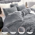 thumbnail image 3 of Juego de funda de edredón BLEUM CADE Fluffy Plush King Size, gris claro, 3 of 6