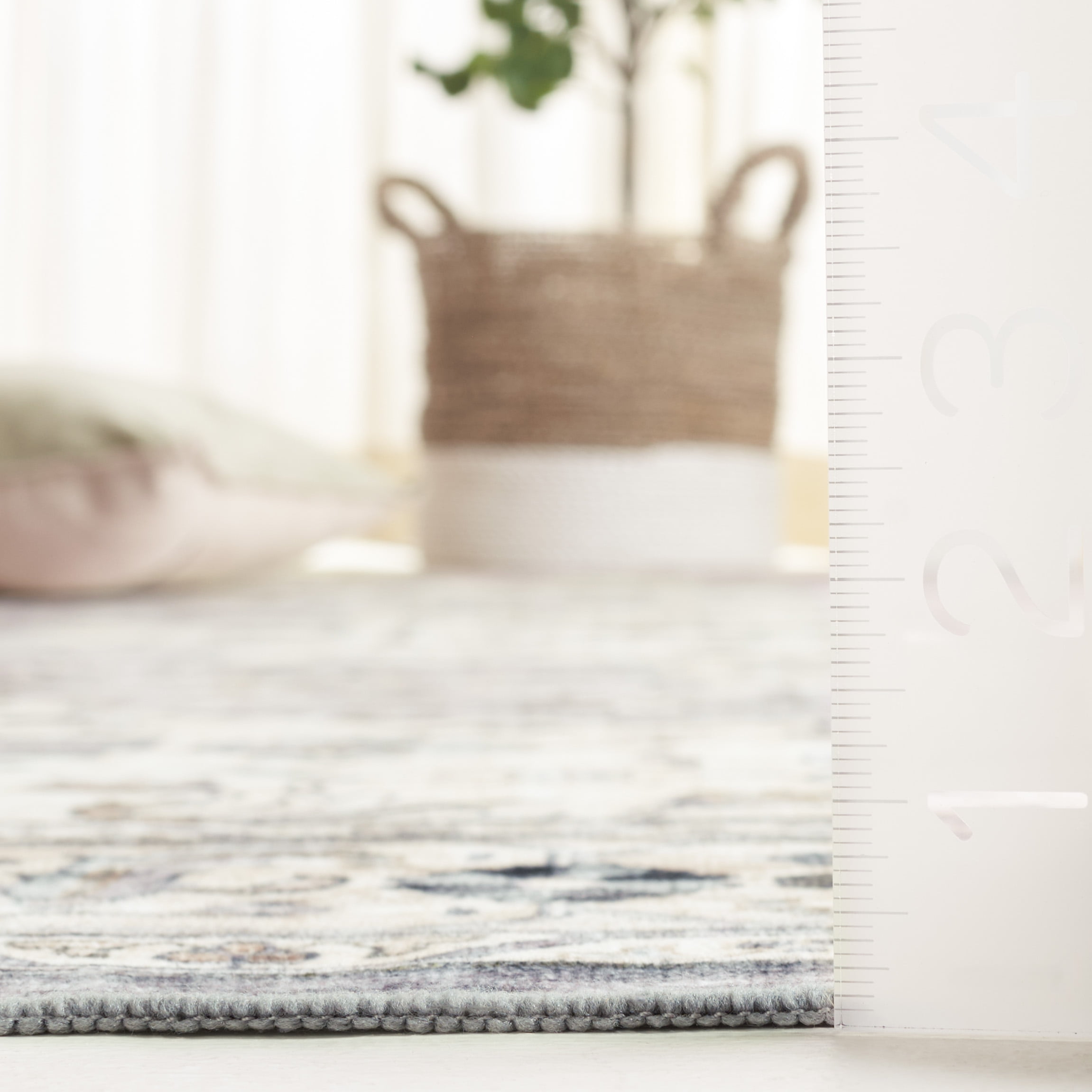 SAFAVIEH Arizona Gorica Distressed Polyester Machine Washable Runner Rug, Light Grey/Beige, 2'6" x 12'
