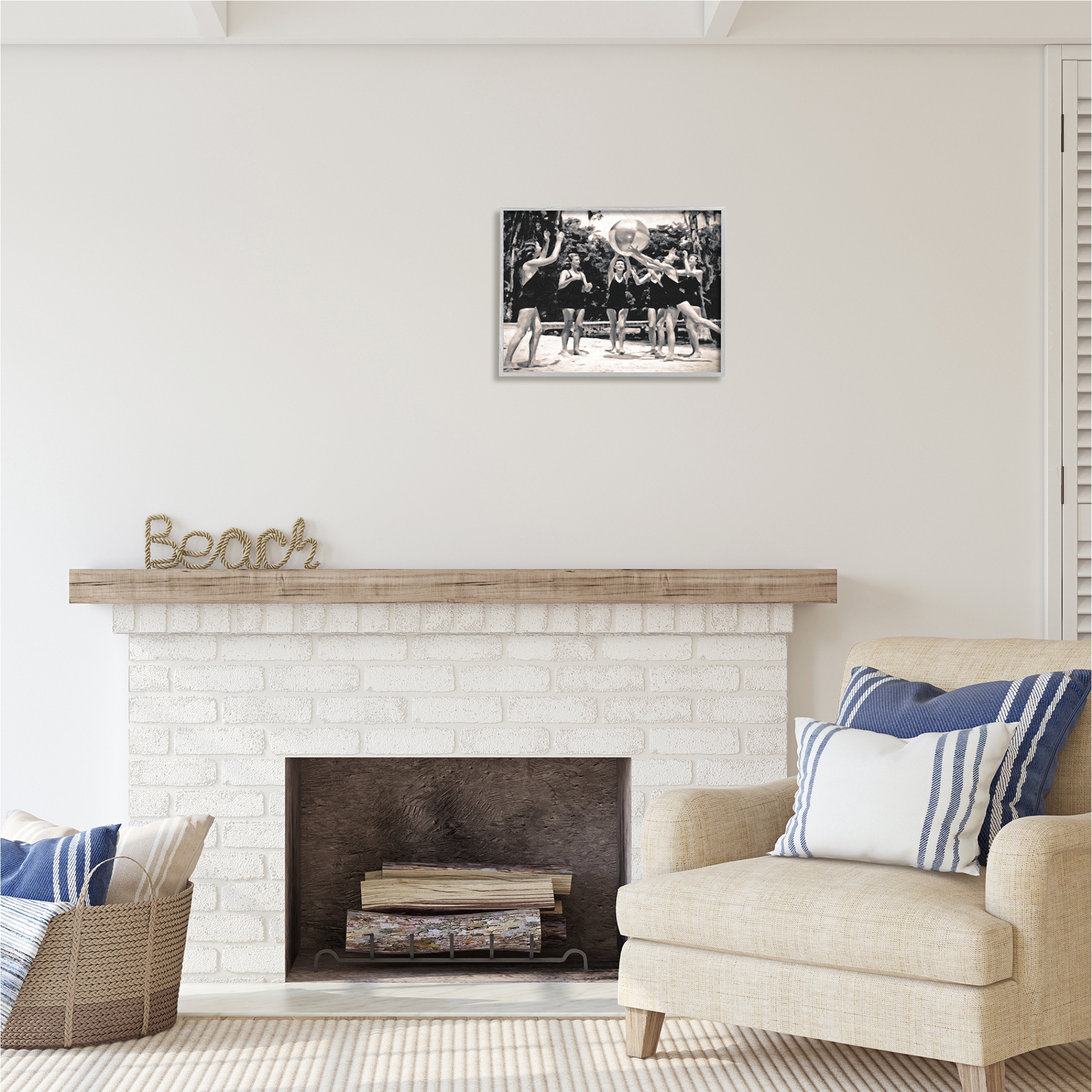 Stupell Industries Vintage Beach Girls Nature Photography Gray Framed Art Print Wall Art, 20 x 16