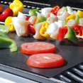 thumbnail image 4 of Chainplus Ensemble de Tapis de Barbecue Grill Sergeant - 5 Tapis de Gril Robustes, Antiadhésifs, Résistants à la Chaleur et Réutilisables Sans BPA - Pince Gratuite, Ensemble de Brosses, 4 of 6