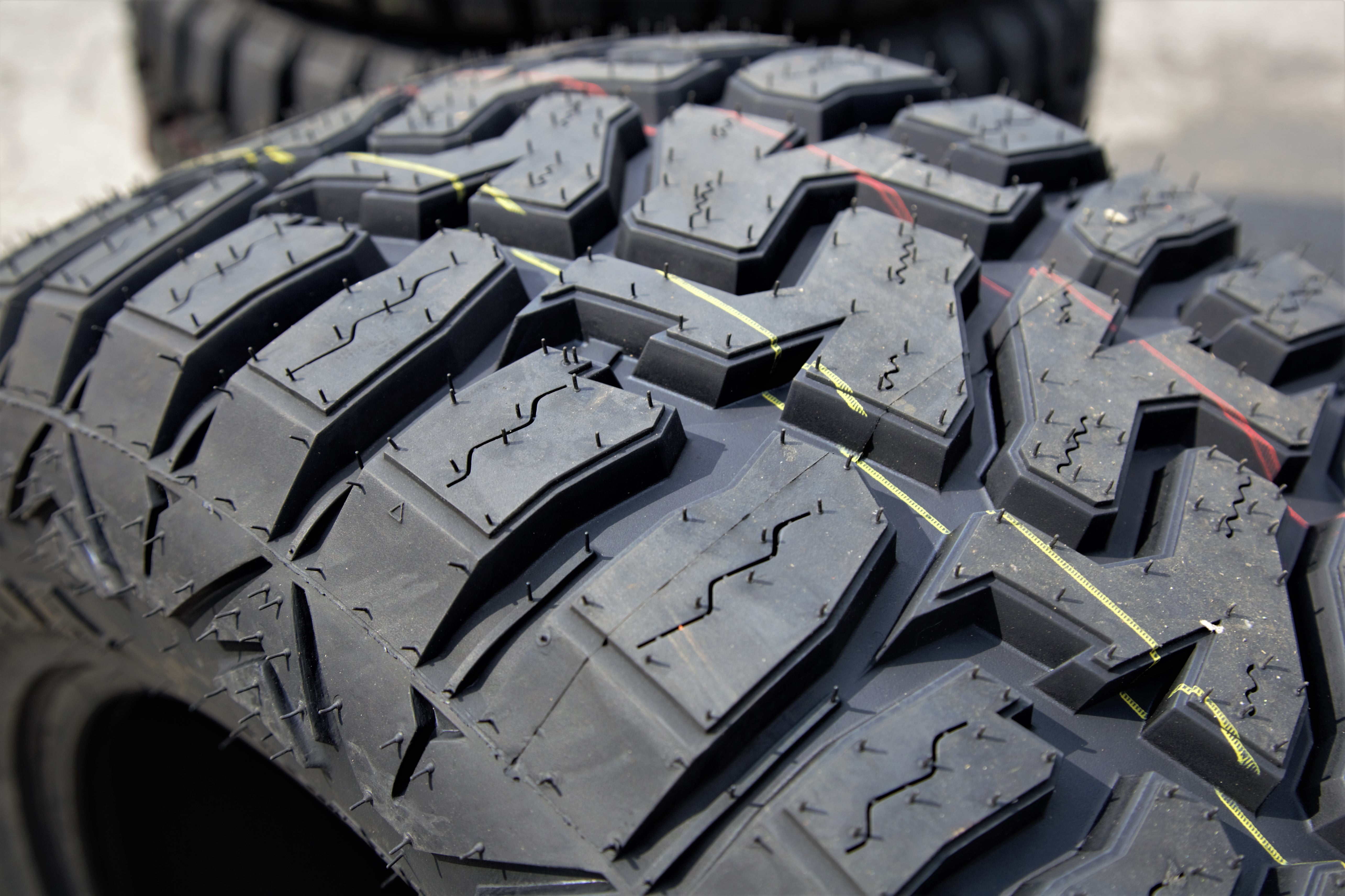 Haida HD878 R/T 275/60R20 115T RT Rugged Terrain Tire