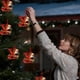 thumbnail image 4 of Adornos navideños, adornos navideños, regalos navideños, árbol de Navidad acrílico 2D, colgante de 26 letras, regalo decorativo, colgantes para fiestas navideñas familiares, objetos colgantes, 4 of 5