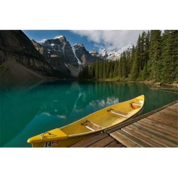 Posterazzi PDDCN02RKL0004 Canoë le Long de Moraine Lac Banff Parc National Banff Affiche Imprimée par Raymond Klass - 28 x 19 Po.
