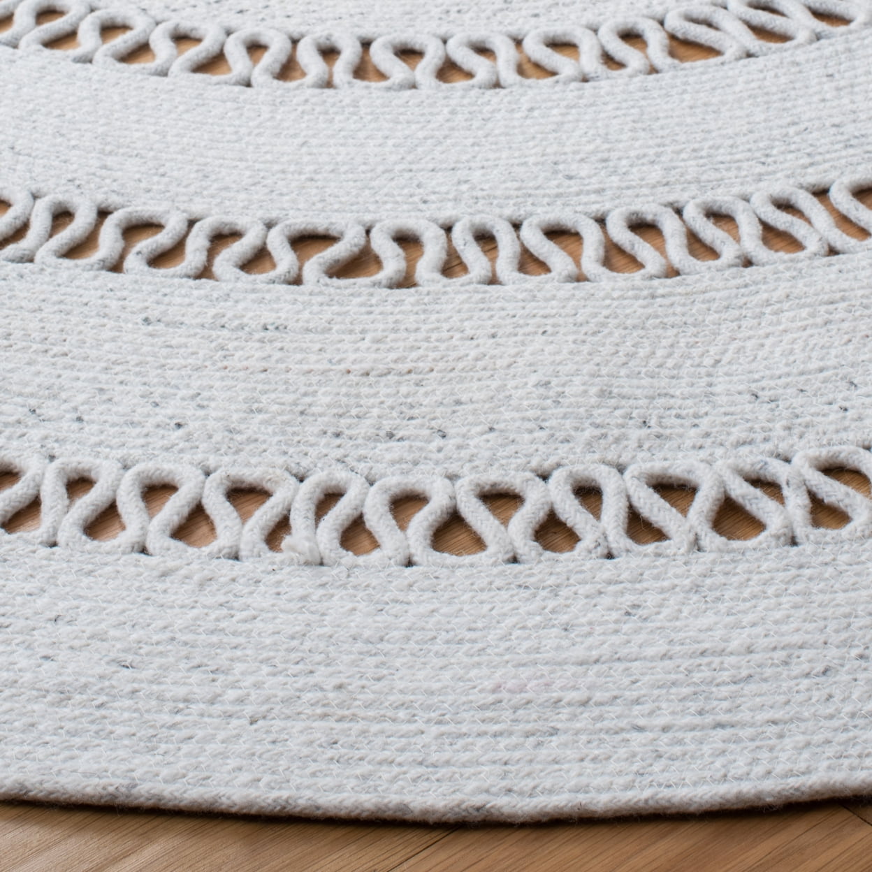 SAFAVIEH Cape Cod Salome Geometric Polyester Area Rug, Ivory, 7' x 7' Round
