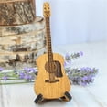 thumbnail image 4 of Caja de púas de madera para guitarra acústica con soporte | Estuche de almacenamiento en miniatura con forma de guitarra para púas | Incluye 1 pico y base de madera | Se adapta a púas de guitarra, 4 of 7