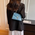 thumbnail image 4 of Bolso de hombro de cadena con diseño de cocodrilo, versión coreana moderna y elegante, para mujer, de tamaño pequeño, con cierre de broche, para el verano de 2025., 4 of 10