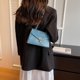 thumbnail image 4 of Bolso de hombro de cadena con diseño de cocodrilo, versión coreana moderna y elegante, para mujer, de tamaño pequeño, con cierre de broche, para el verano de 2025., 4 of 10