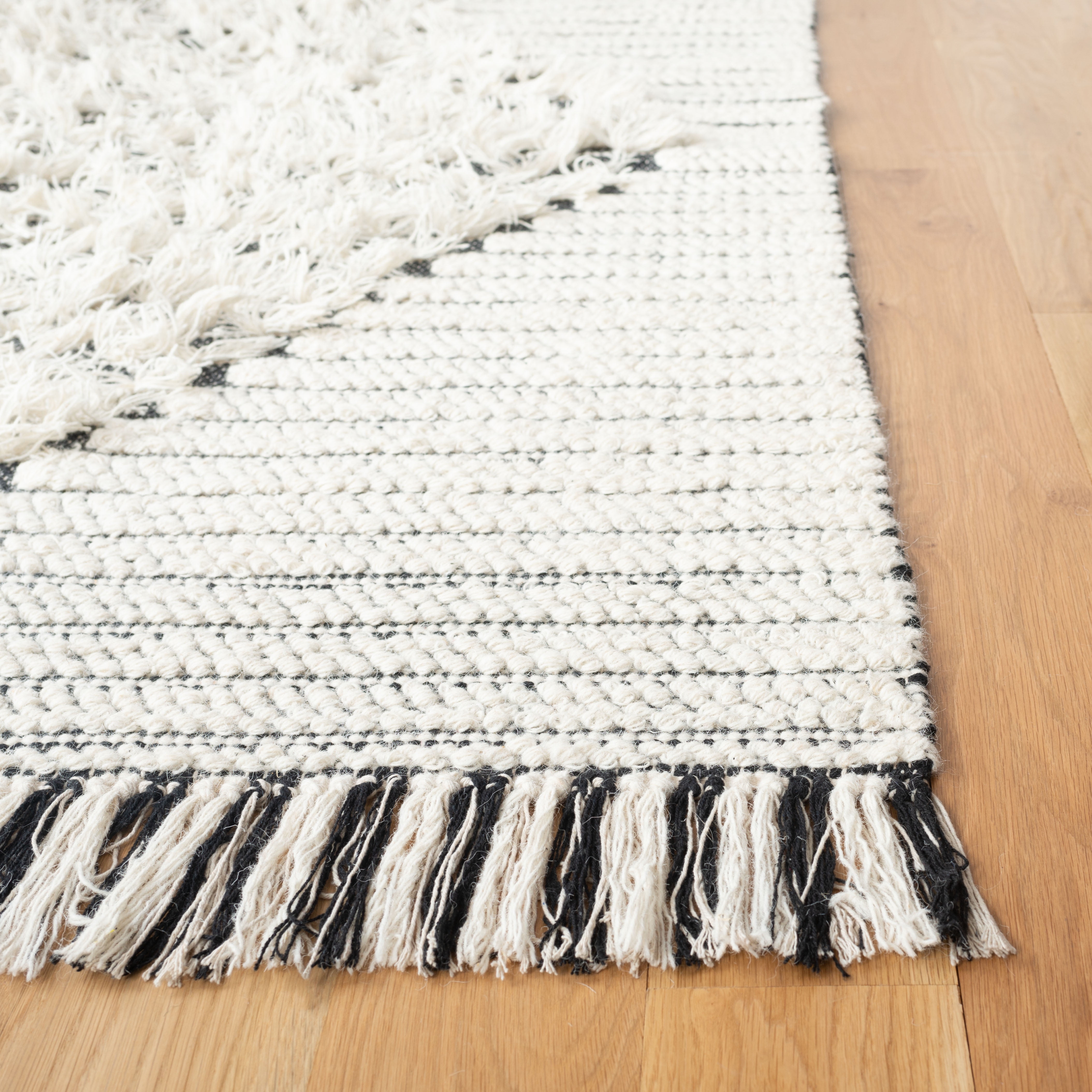 SAFAVIEH Vermont Winton Modern Area Rug, Ivory/Black, 4' x 6'