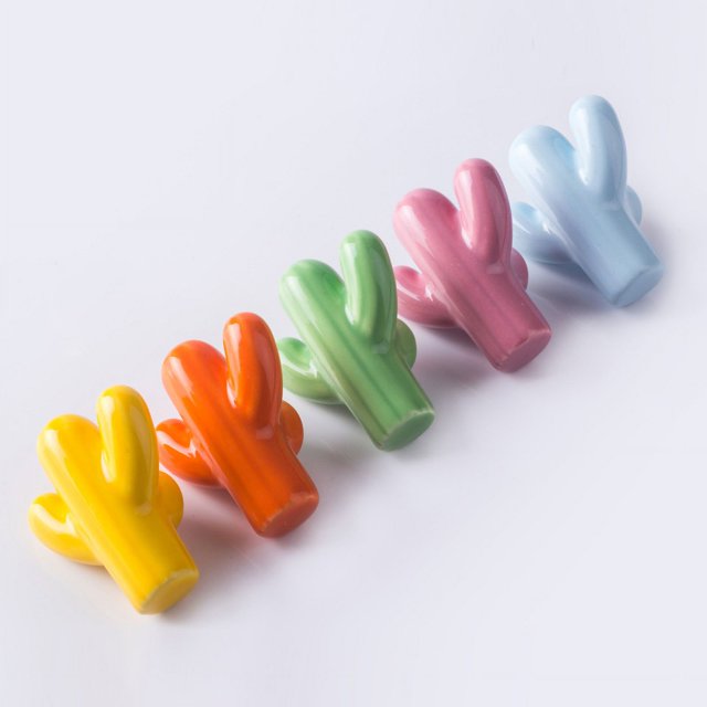 RV 5 piezas de pomos de cerámica de cactus, pomos de cerámica para gabinete, tiradores de cajones de animales, pomos para muebles decorativos para niños oso de fresa Electrónica