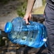 thumbnail image 5 of Cubo de agua pura de 189 L con grifo barril a prueba de polvo para senderismo al aire libre (azul), 5 of 9